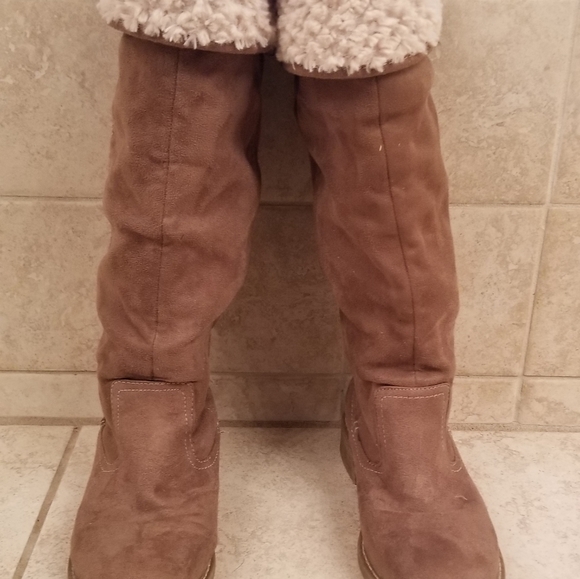 Suede boots - Picture 3 of 3